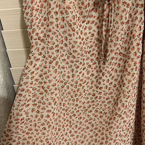 URBAN OUTFITTER’S DRESSES. NWOT’s. PERFECT FOR SPRING OR SUMMER ❤️ - Picture 5 of 10